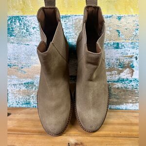 Clarks Cologne Arlo 2 Suede Boot - Dark Sand - new tags still on heels
